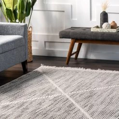 NuLOOM Marna Triangular Knotted Tasseled Area Rug