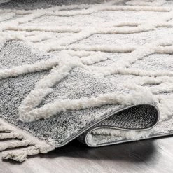 NuLOOM Sandra Diamond Trellis High Low Shaggy Tassel Area Rug