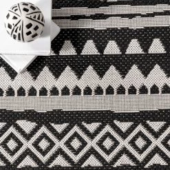 NuLOOM Abbey Tribal Striped Indoor/Outdoor Area Rug