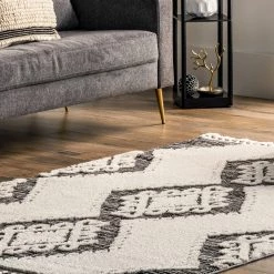 NuLOOM Kylee Soft Shaggy Textured Tassel Area Rug