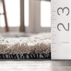 NuLOOM Gwen Hand Woven Cotton High Low Shaggy Tassel Area Rug