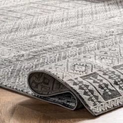 NuLOOM New Arrivals Mabe Geometric Aztec Area Rug