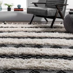 NuLOOM Handmade Striped Delia Shag Area Rug