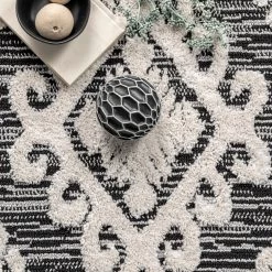 NuLOOM Kylee Soft Shaggy Textured Tassel Area Rug