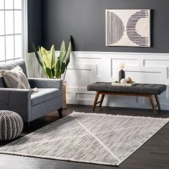 NuLOOM Marna Triangular Knotted Tasseled Area Rug