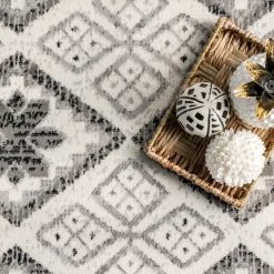 NuLOOM New Arrivals Vanessa Tribal Motif Geometric Trellis Area Rug