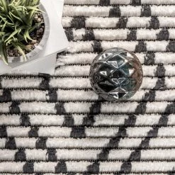 NuLOOM New Arrivals Tatiana Double Diamond Area Rug