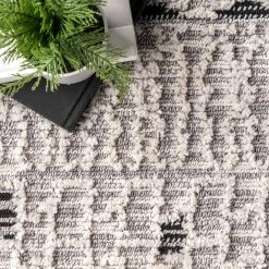 NuLOOM New Arrivals Talula Soft Textured Tassel Area Rug