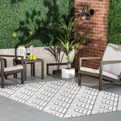 NuLOOM New Arrivals Tiffany Contemporary Diamond Indoor/Outdoor Area Rug