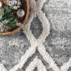 NuLOOM Sandra Diamond Trellis High Low Shaggy Tassel Area Rug