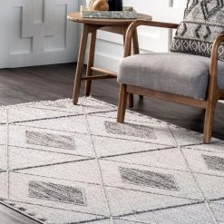 NuLOOM New Arrivals Lavera Geometric Elevated Diamonds Area Rug