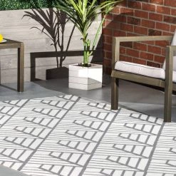 NuLOOM New Arrivals Tiffany Contemporary Diamond Indoor/Outdoor Area Rug