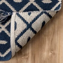 NuLOOM Quinn Flatweave Corner Tassel Area Rug