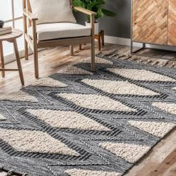 NuLOOM Gwen Hand Woven Cotton High Low Shaggy Tassel Area Rug