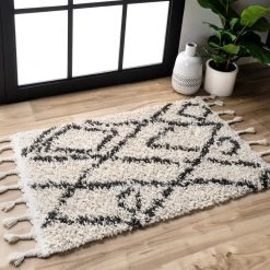 NuLOOM Nieves Moroccan Diamond Tassel Area Rug 27 NuLOOM Nieves Moroccan Diamond Tassel Area Rug