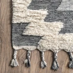 NuLOOM Ellie Textured Diamond Aztec Tassel Area Rug