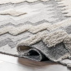 NuLOOM Ellie Textured Diamond Aztec Tassel Area Rug