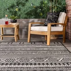 NuLOOM Abbey Tribal Striped Indoor/Outdoor Area Rug