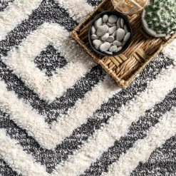 NuLOOM Saveah High Low Soft Shaggy Moroccan Diamond Tassel Area Rug