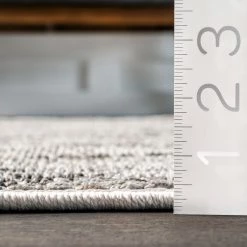 NuLOOM Marna Triangular Knotted Tasseled Area Rug