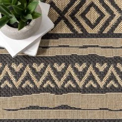 NuLOOM Abbey Tribal Striped Indoor/Outdoor Area Rug